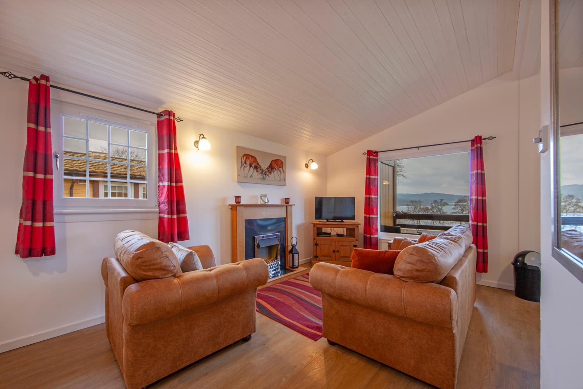 Appin Holiday Homes - Lodges, Shepherds Hut and Train Carriage stays