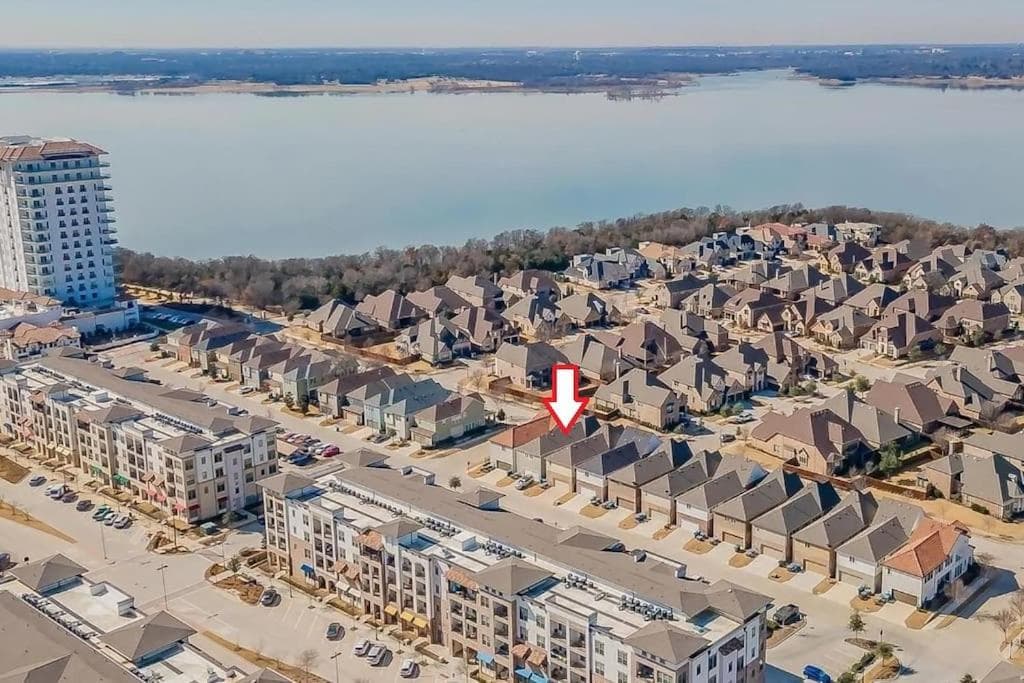 Restaurants, Bars, Lake & Trails near DFW Airport