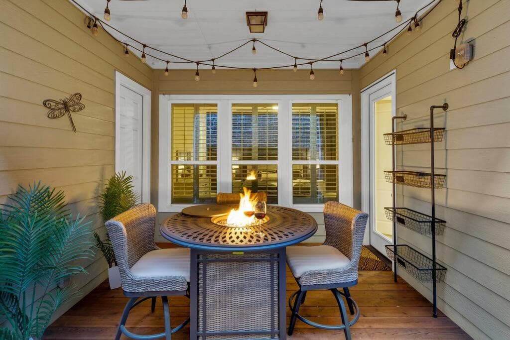 Restaurants, Bars, Lake & Trails near DFW Airport