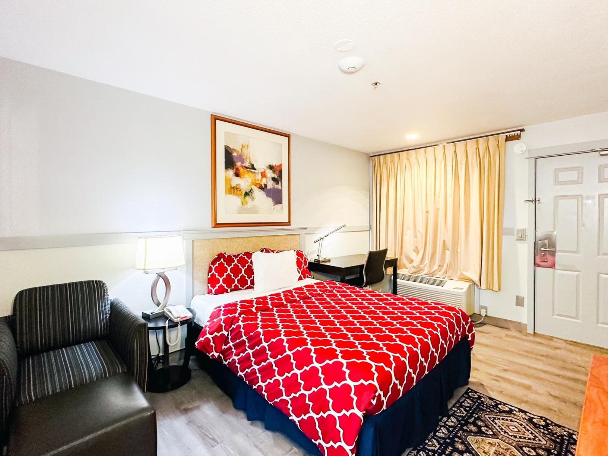 Americas Inn & Suite