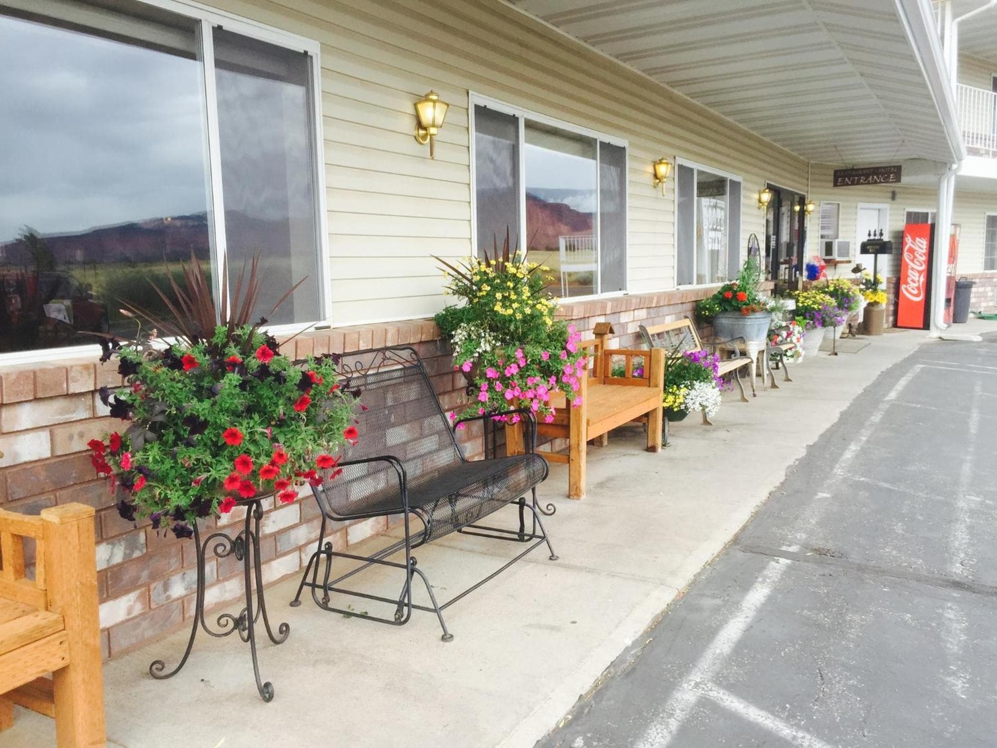 Broken Spur Inn & Steakhouse