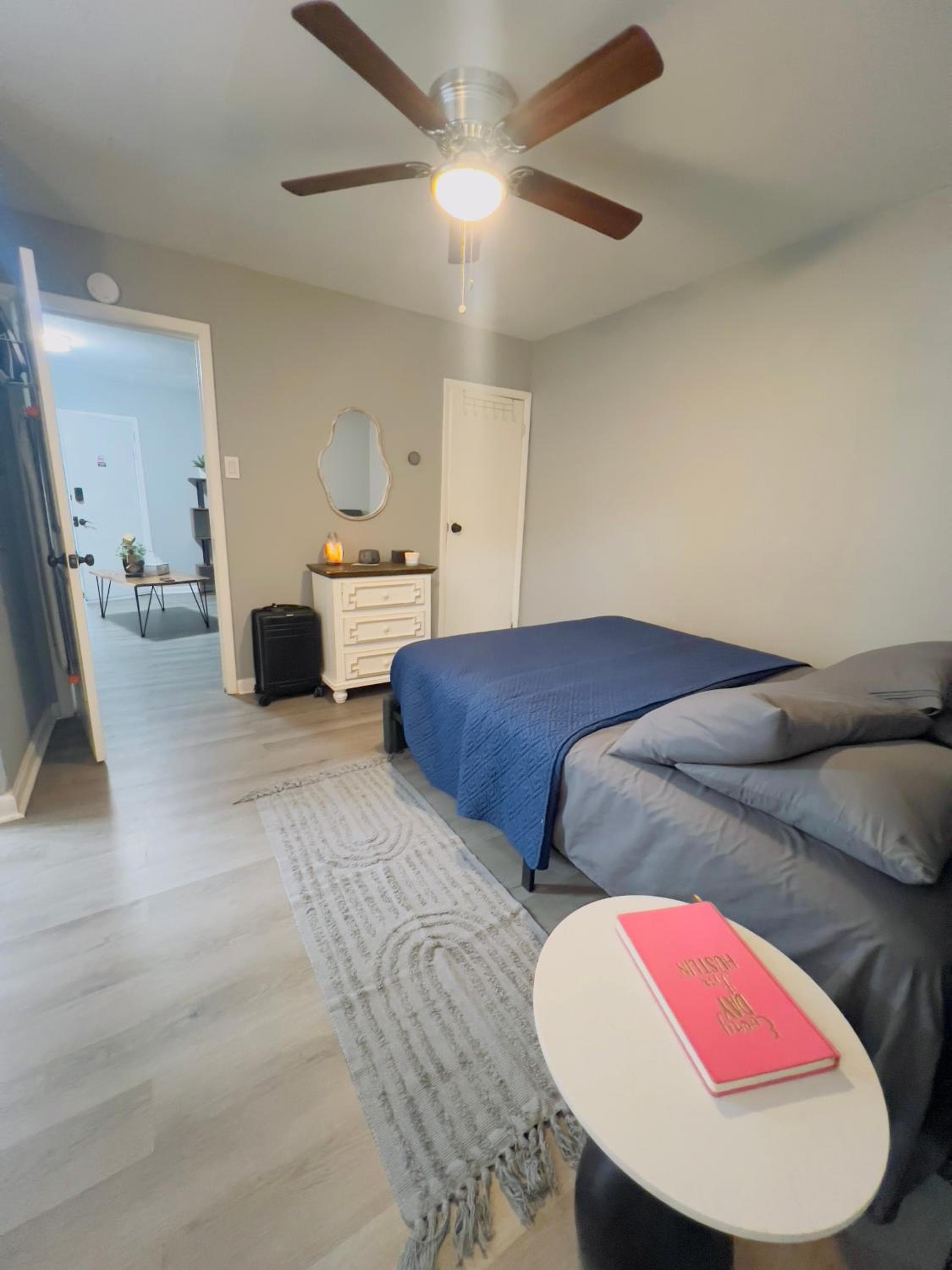 Modern 1BR Near Hospitals - Office, Laundry, Wi-Fi