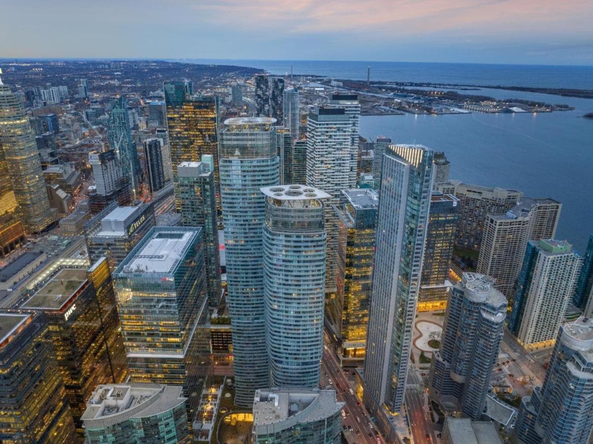 Presidential Suite Heart of Downtown with Stunning View