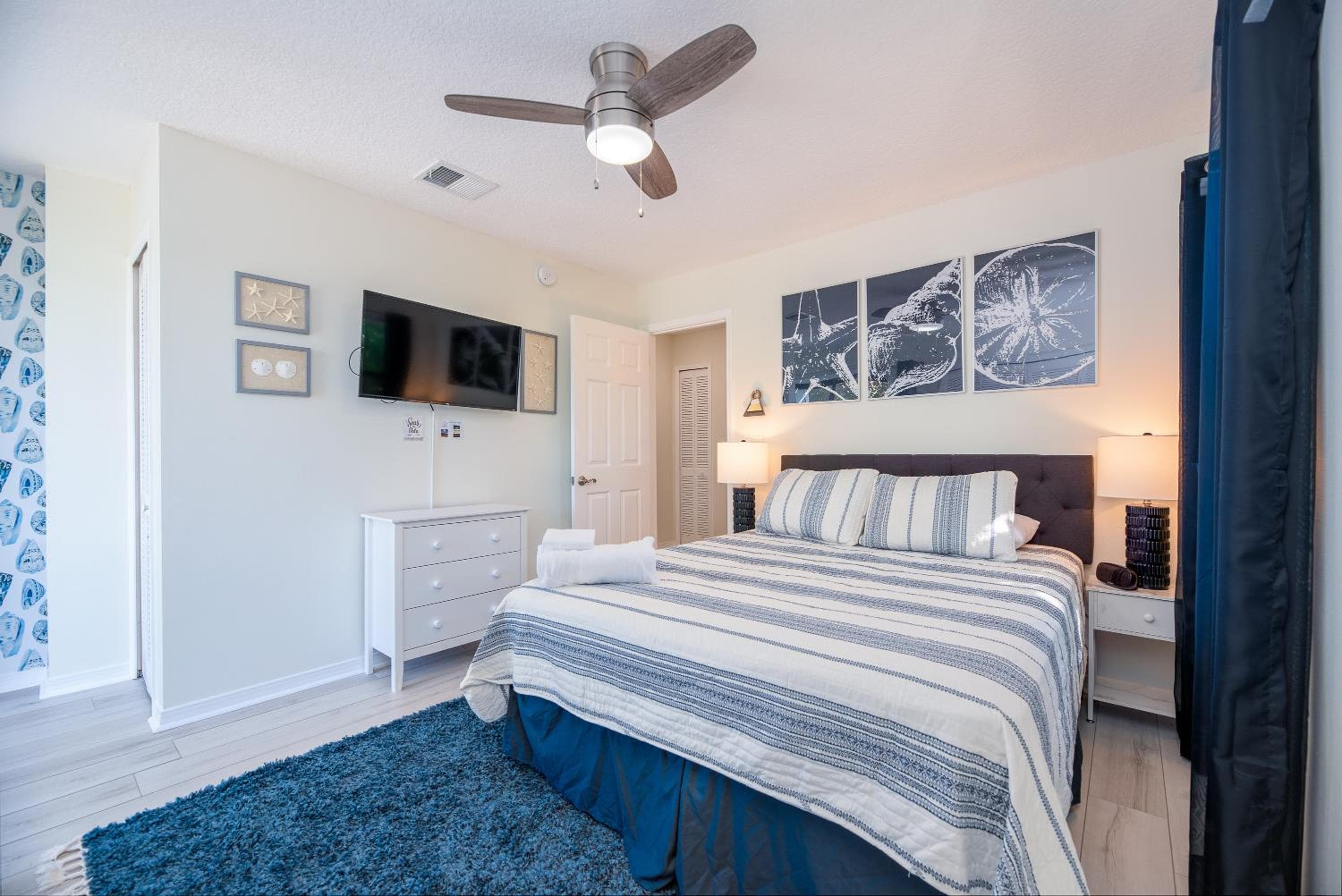 Jax Vacations Half Mile to Beach, 2 bedroom townhome Mayo Clinic close