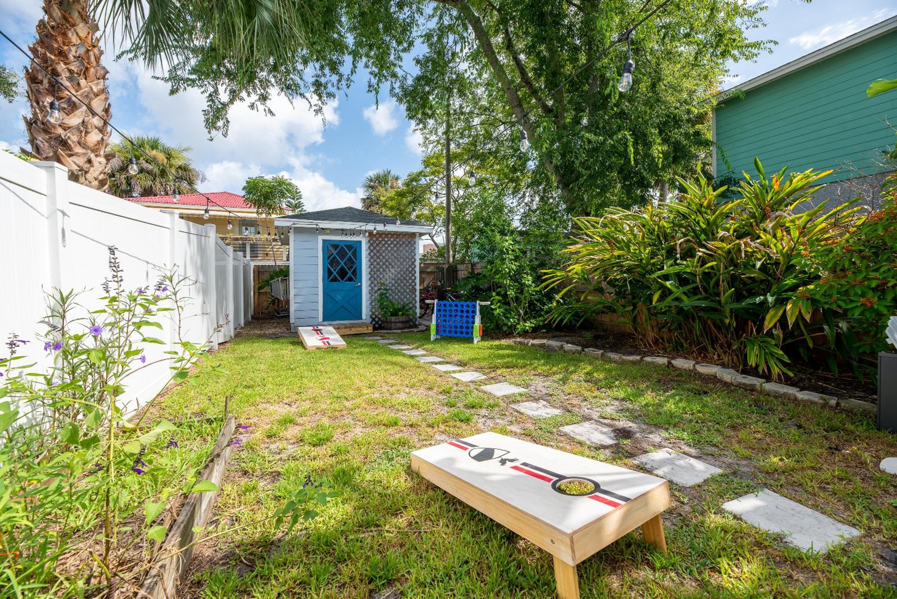 Jax Vacations Half Mile to Beach, 2 bedroom townhome Mayo Clinic close
