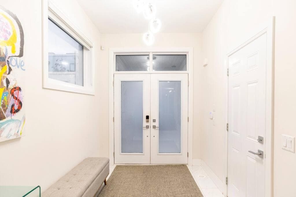 The One - Outdoor Jacuzzi & Indoor Elevator