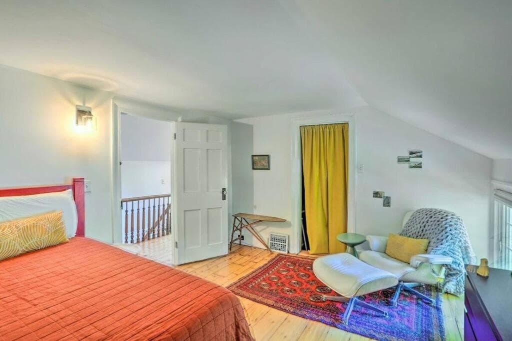 Eclectic Troy Retreat & Hot Tub!