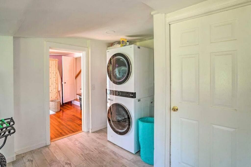 Eclectic Troy Retreat & Hot Tub!