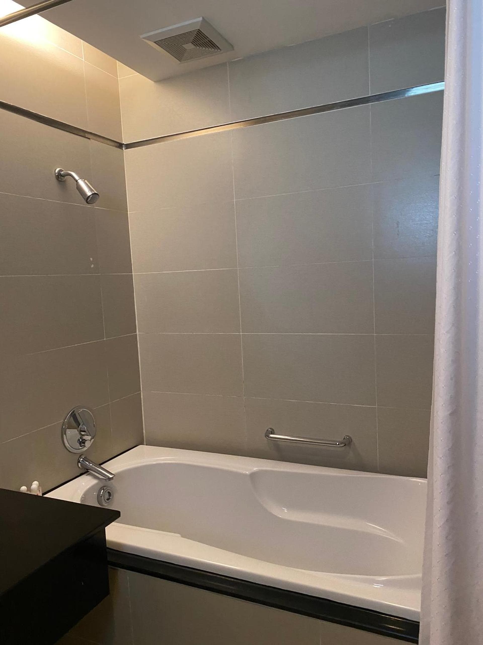 Nhi Phi Hotel