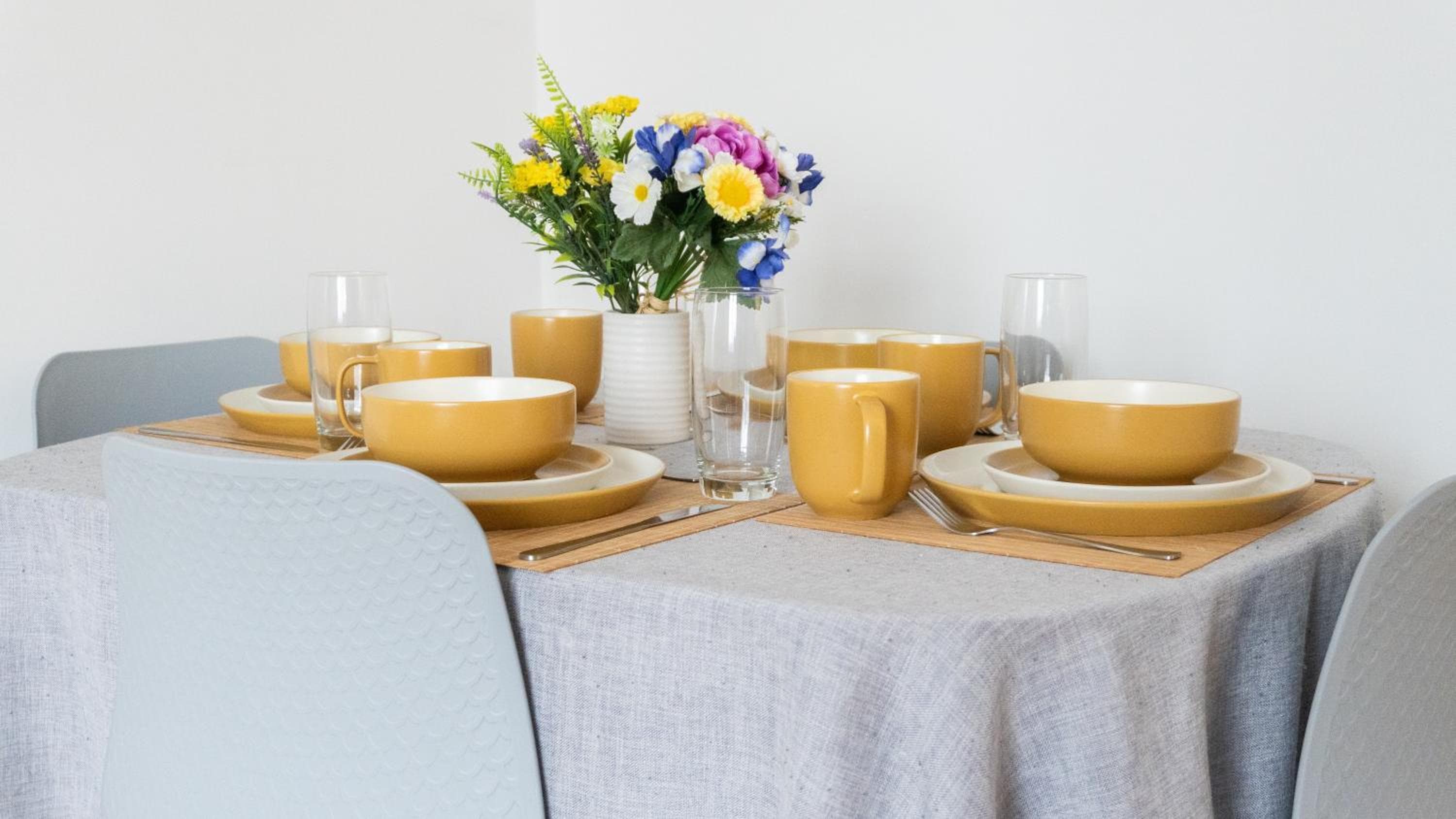 "The Cromwell" I Contractor's Haven Borehamwood I 3 - 6 Beds I Free Parking, Netflix & Sky Sports