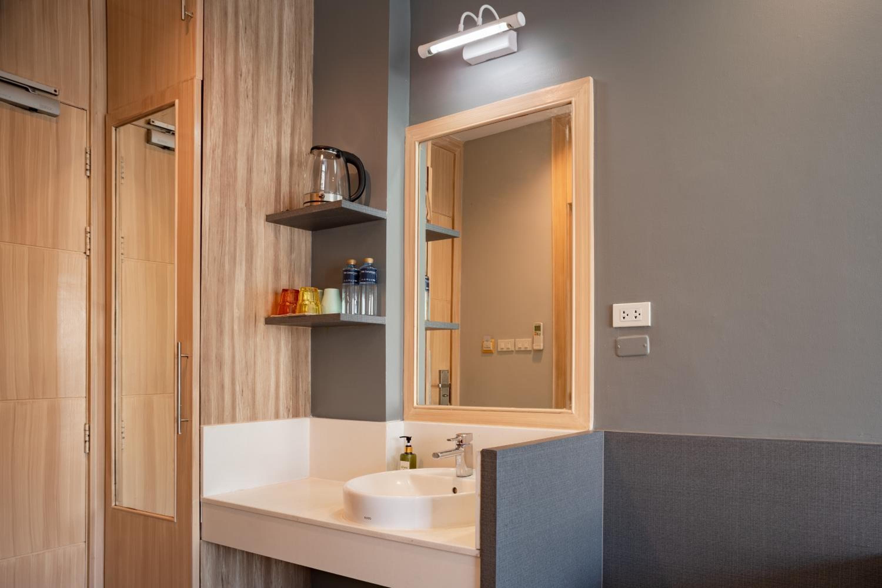 iCheck inn Gems Center Silom