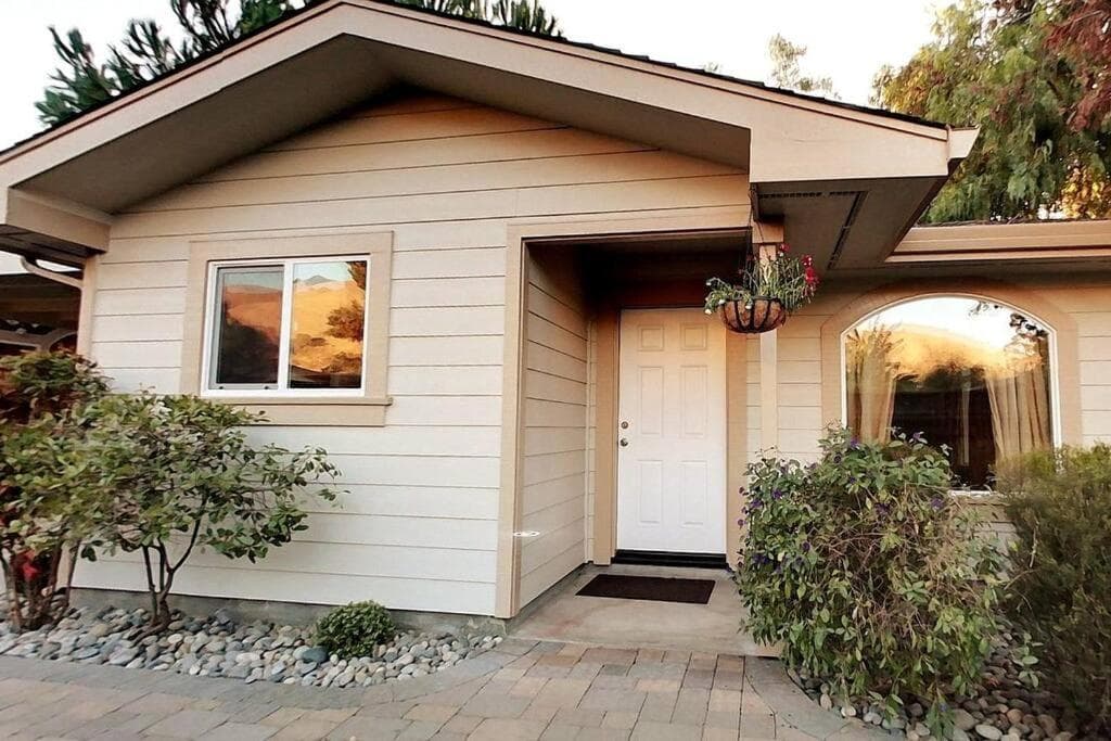 Adorable Fremont Cottage