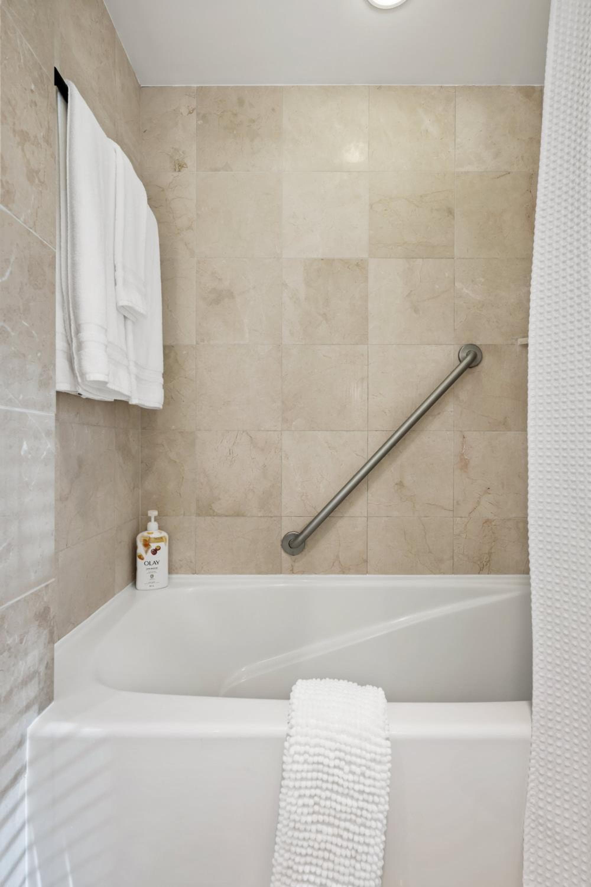 Elegant & Luxury 2 Bed Suite Close to Convention Centre