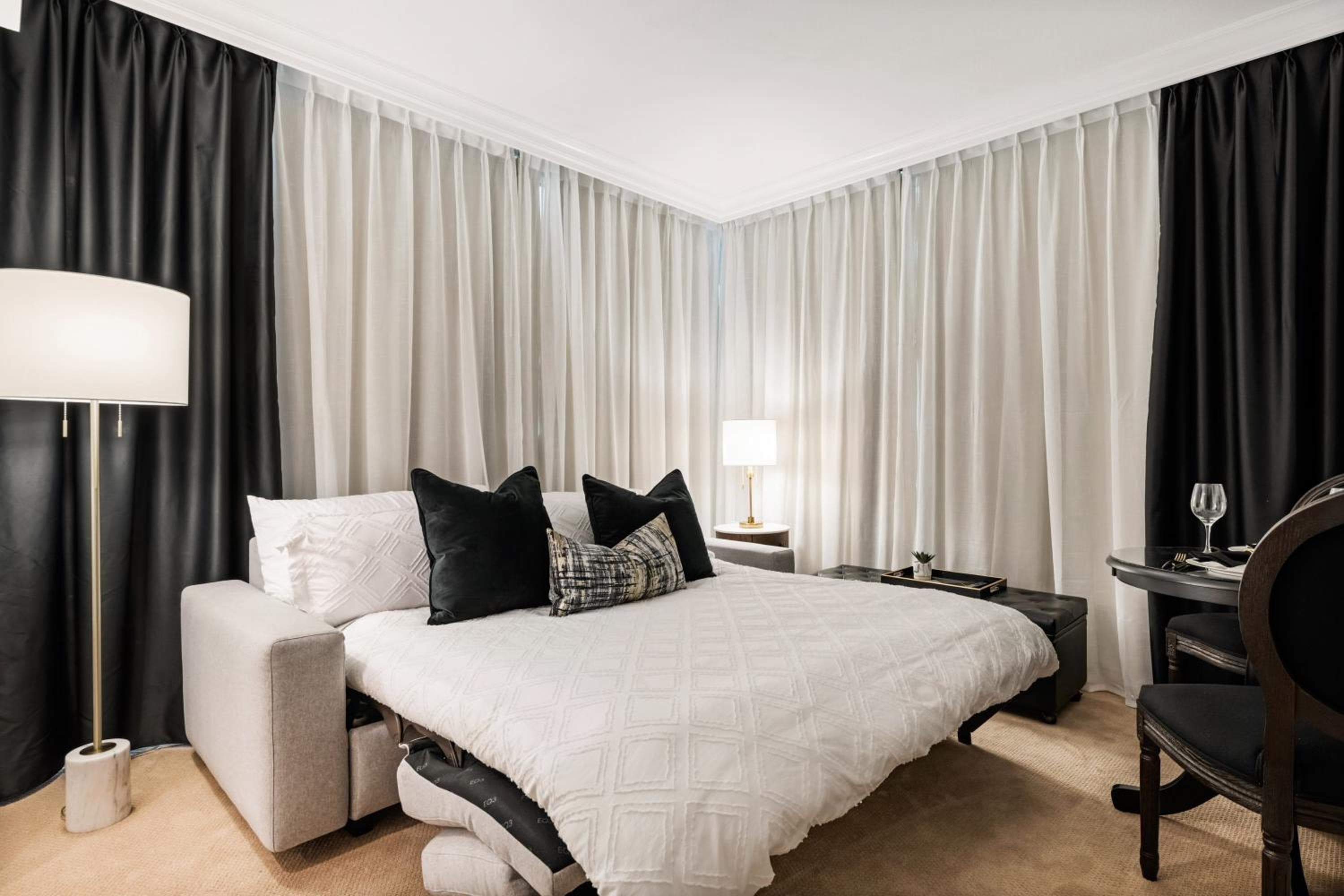 Elegant & Luxury 2 Bed Suite Close to Convention Centre