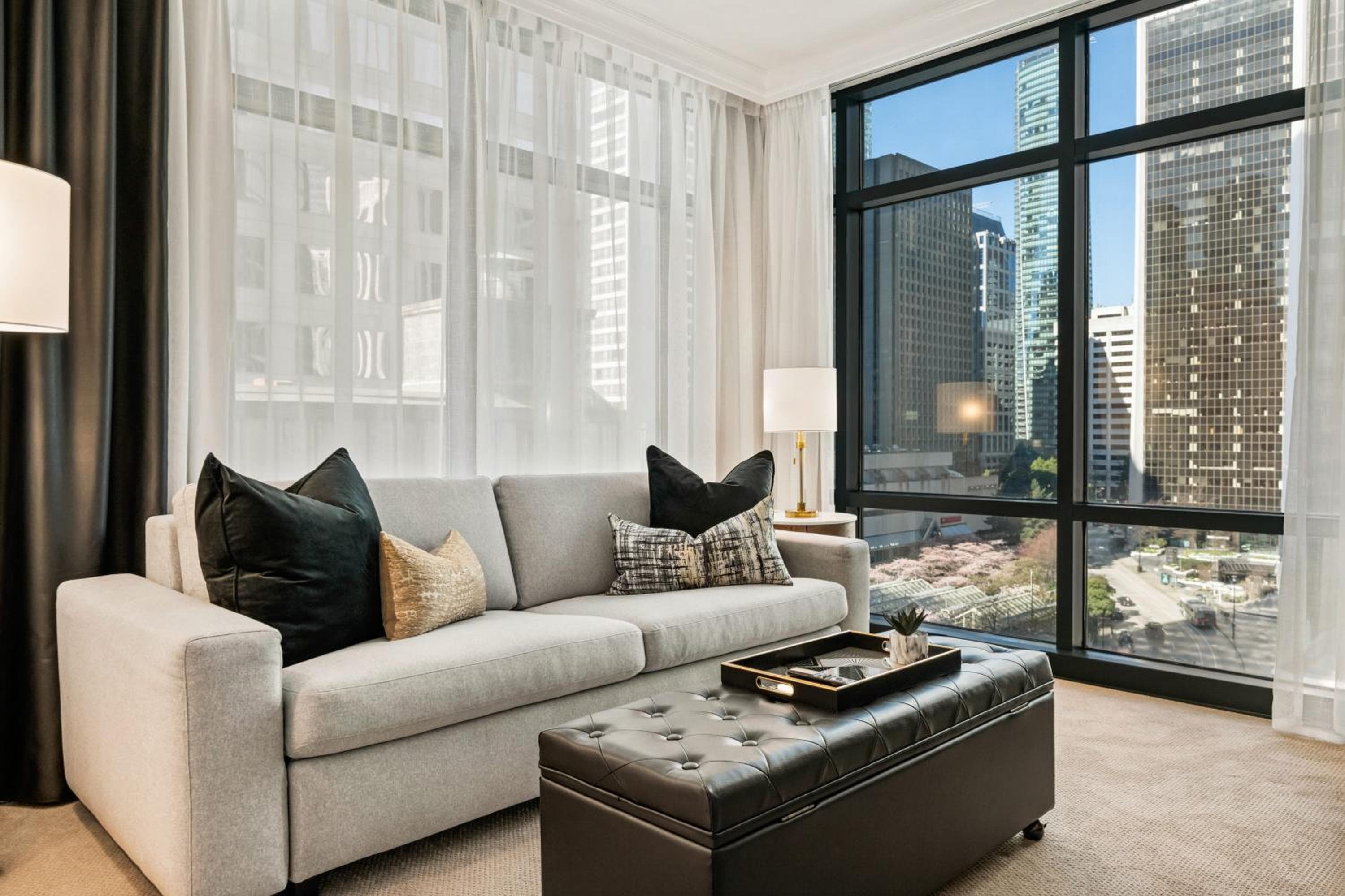 Elegant & Luxury 2 Bed Suite Close to Convention Centre