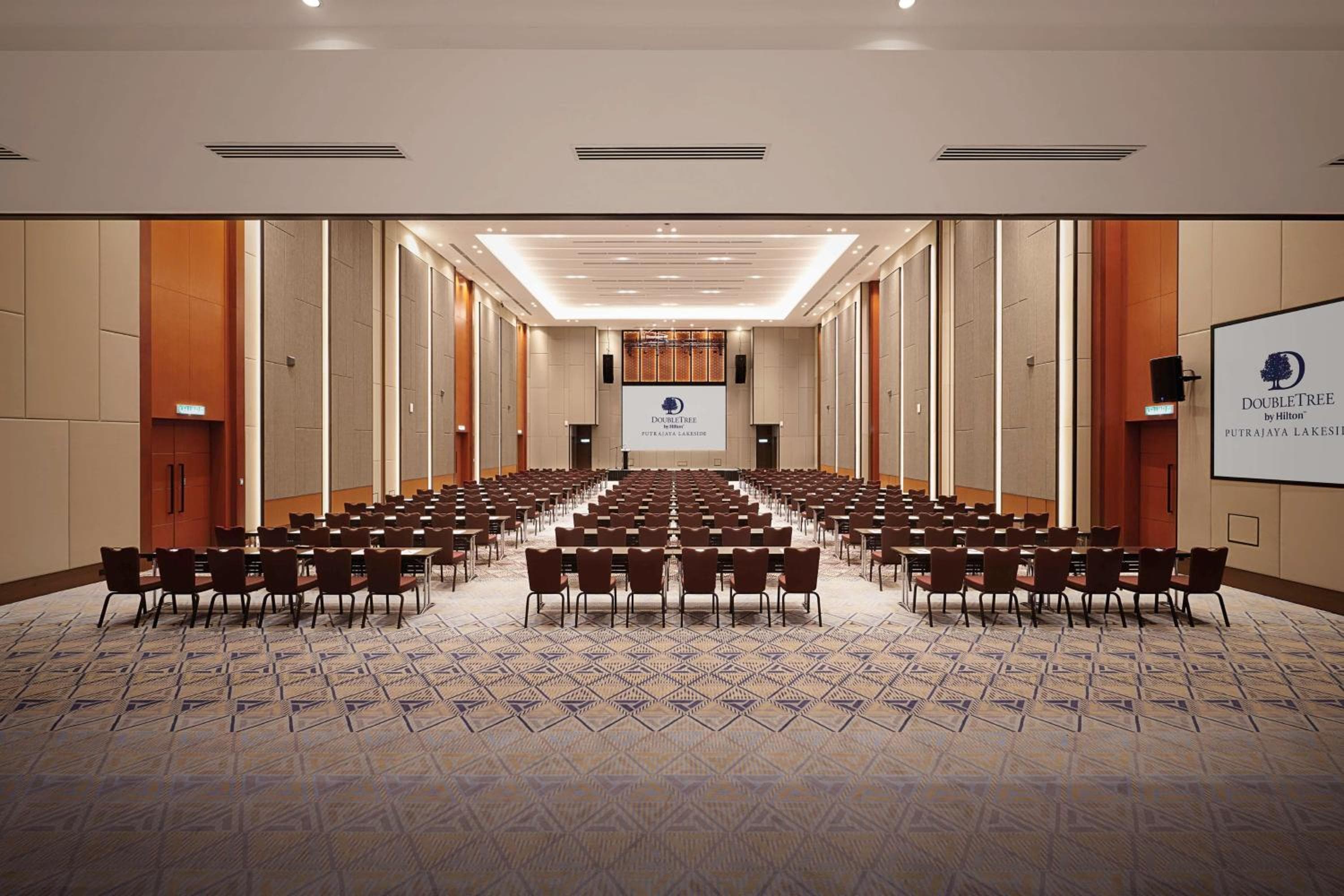 DoubleTree by Hilton Putrajaya Lakeside