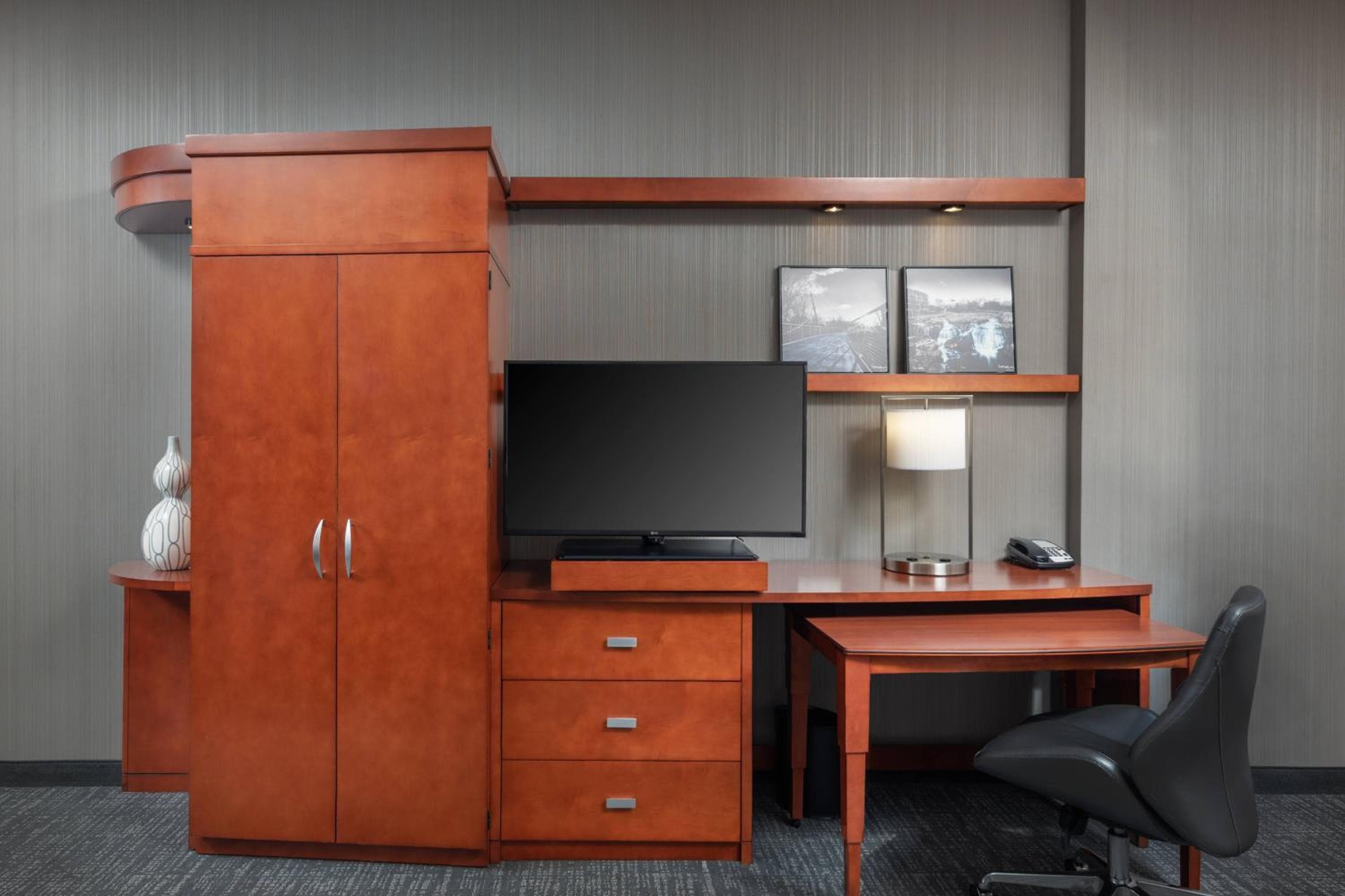Courtyard by Marriott Greenville Downtown