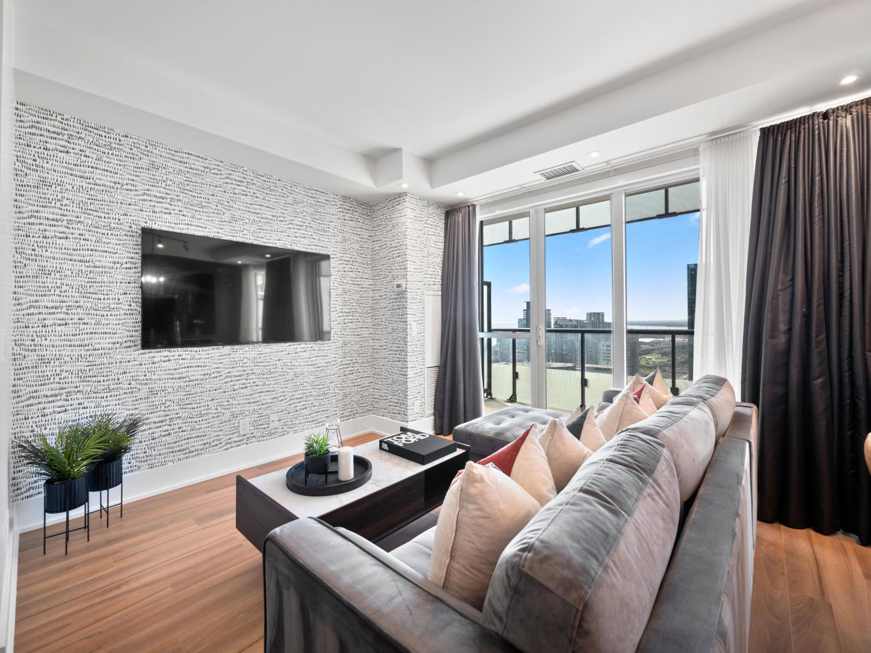 Stylish One Bedroom Suite - Entertainment District Toronto