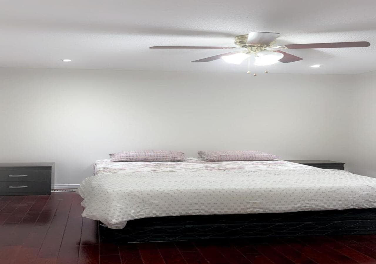 Beautiful private Room near Toronto pearson Airport