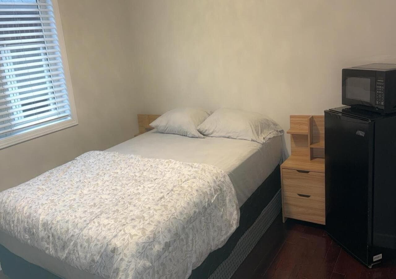 Beautiful private Room near Toronto pearson Airport