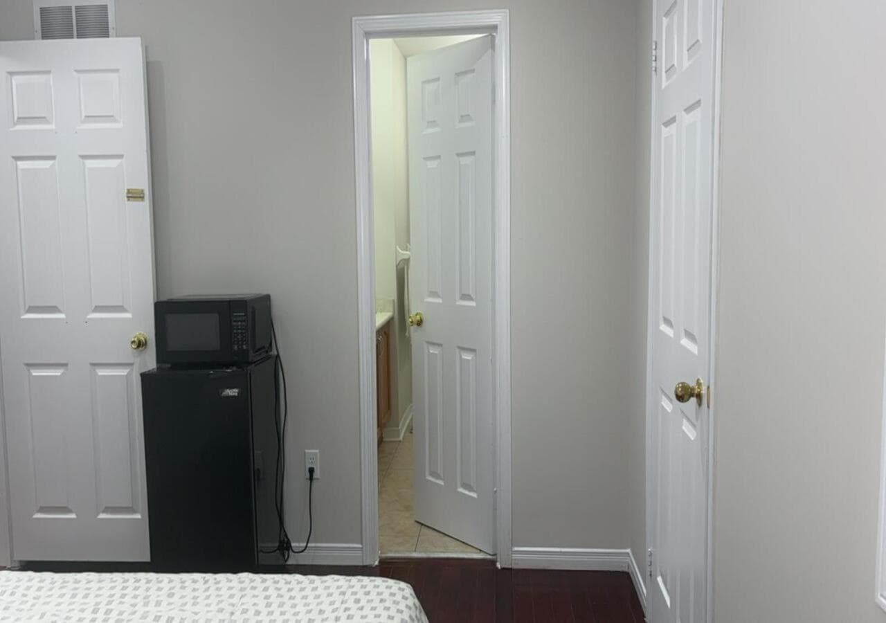 Beautiful private Room near Toronto pearson Airport