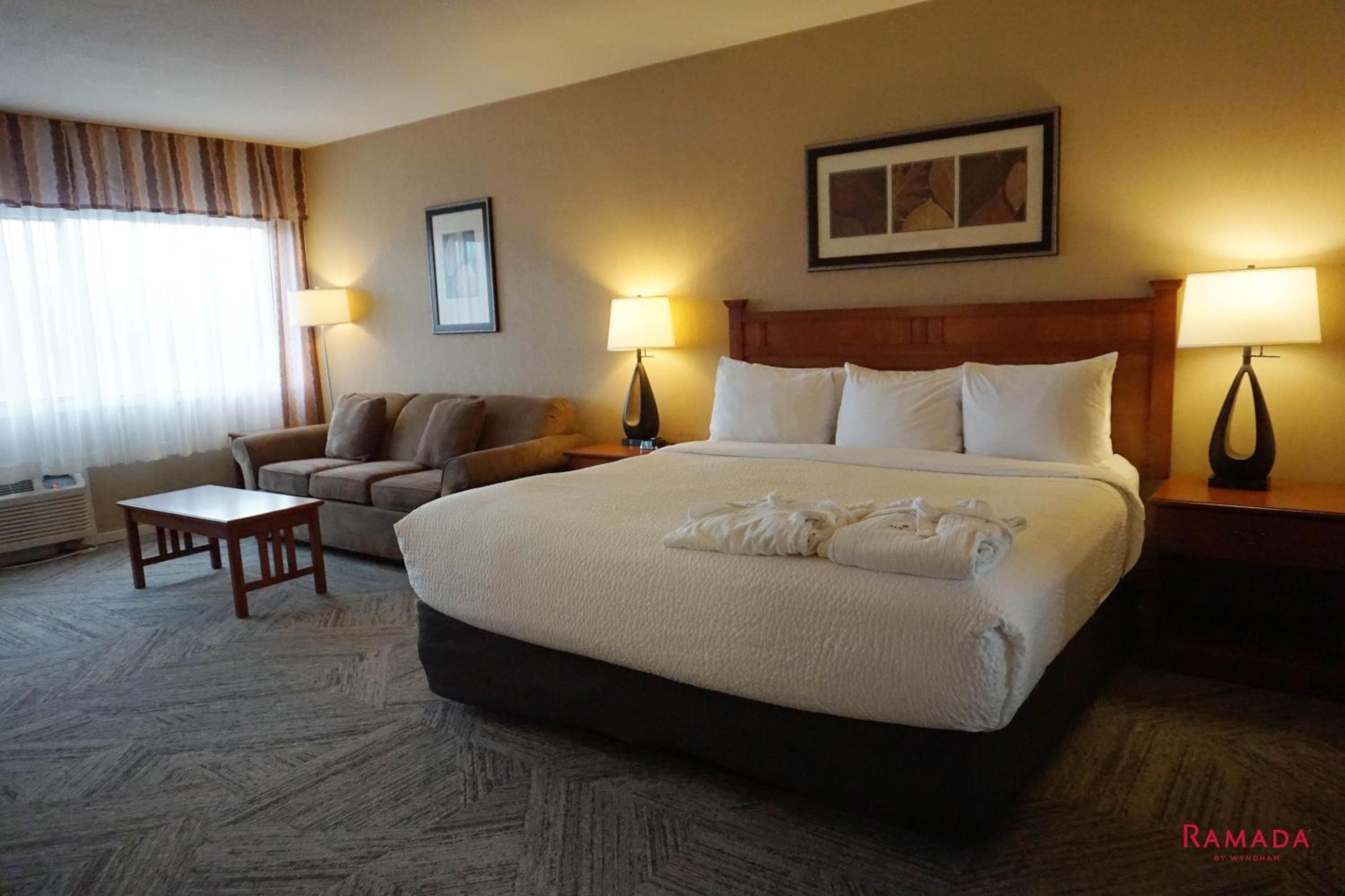 Ramada by Wyndham Kelowna Hotel & Conference Center