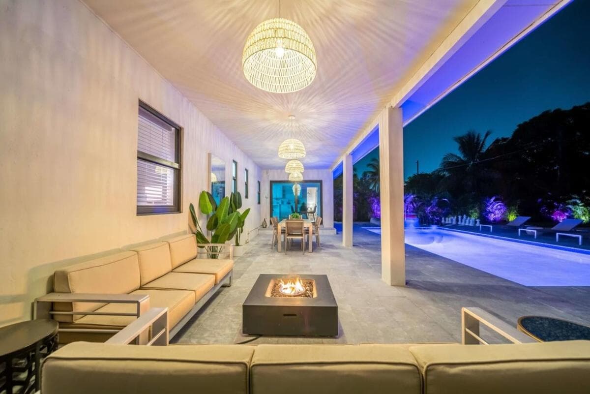 Luxury Casa Bianca Pool Volleyball Firepit Chess
