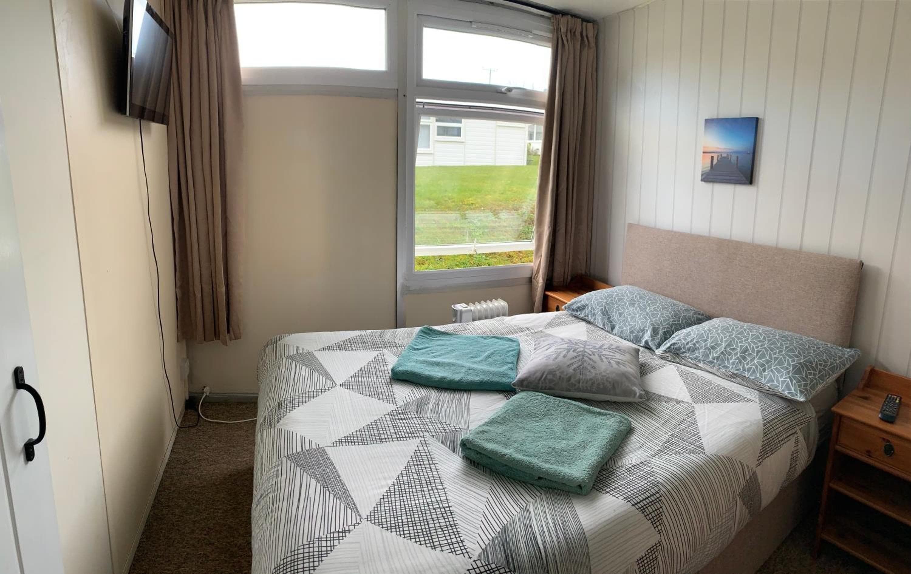 Woodland chalet close to beach