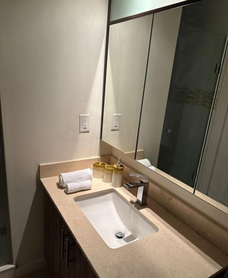 Modern Luxury 3 bed rooms House in Toronto Mississauga