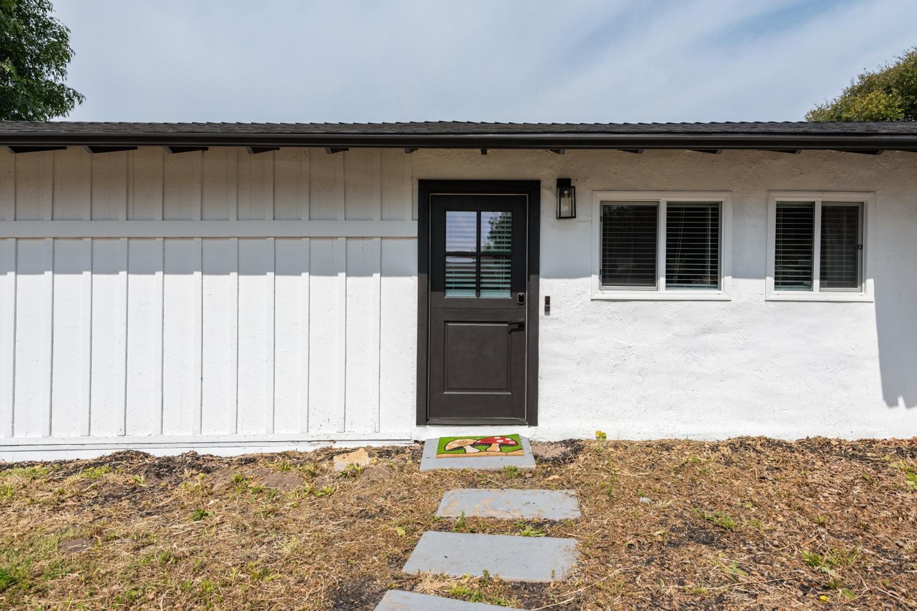 Private Studio Oasis with Nature at Your Doorstep