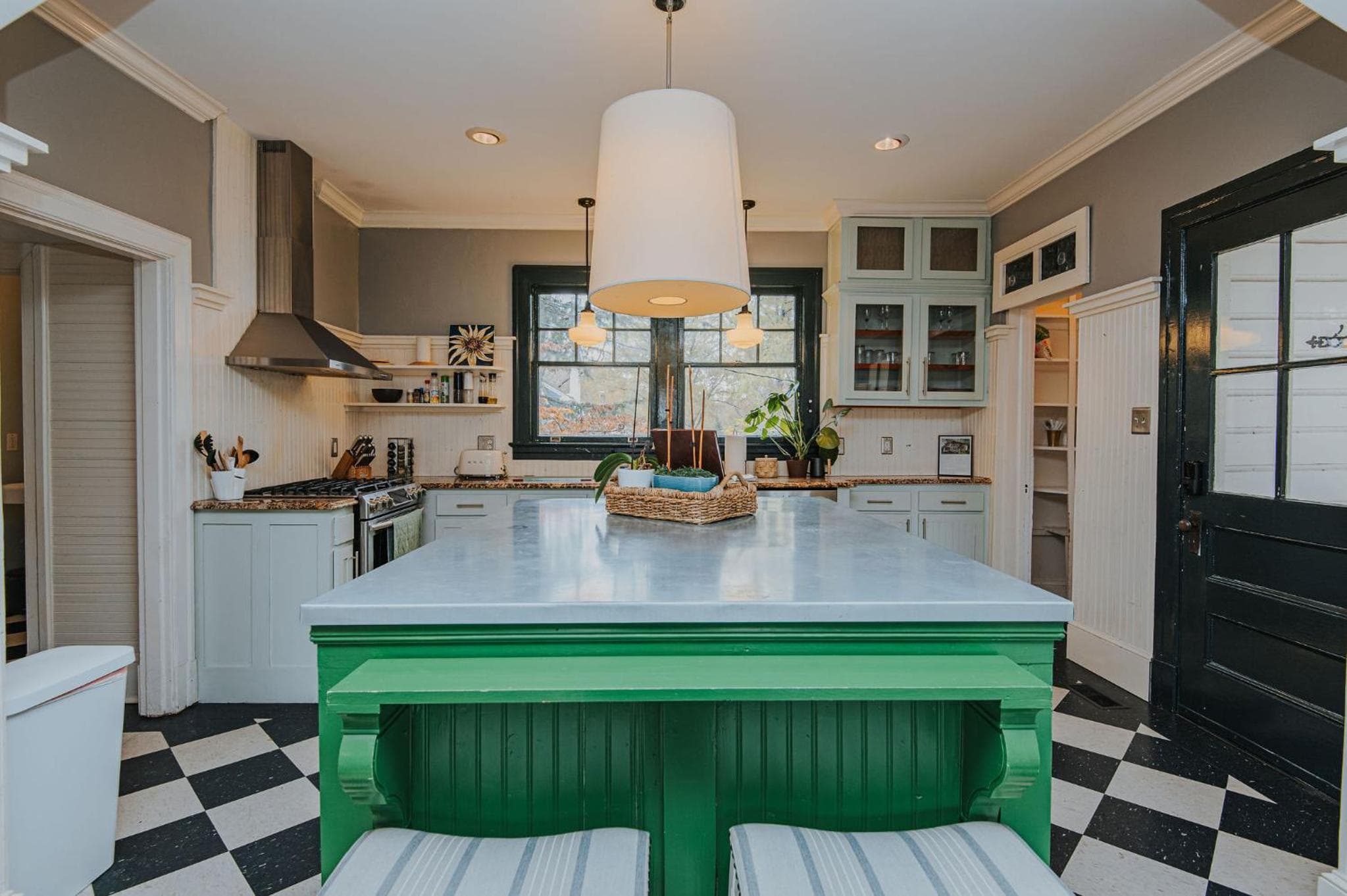 Hot Tub - Chefs Kitchen-Fenced Yard- Historic Home