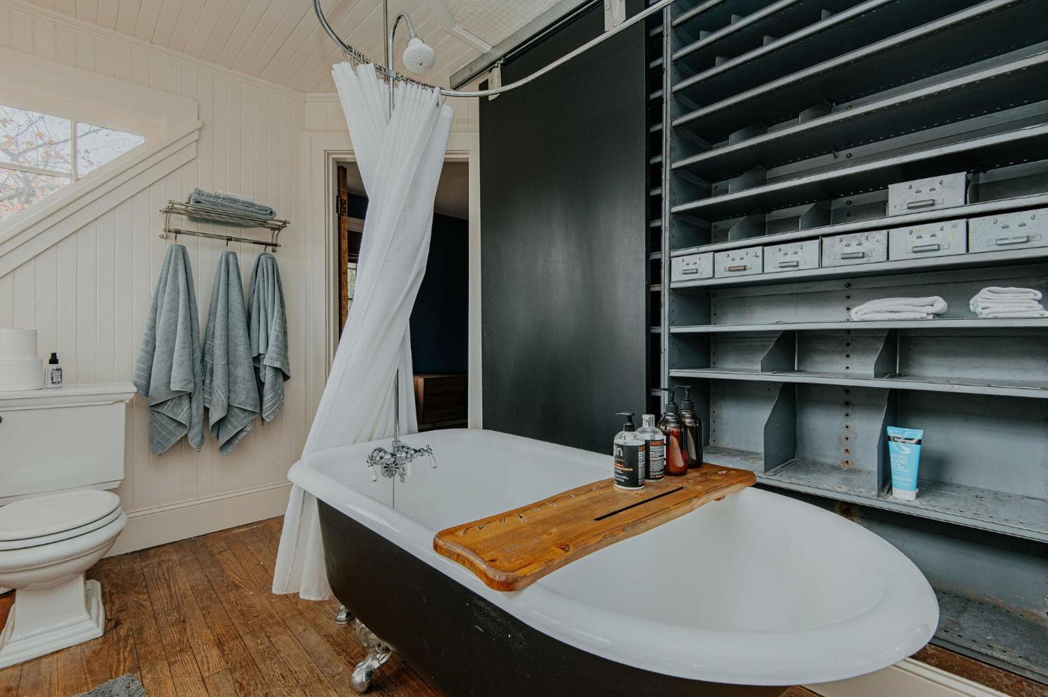 Hot Tub - Chefs Kitchen-Fenced Yard- Historic Home