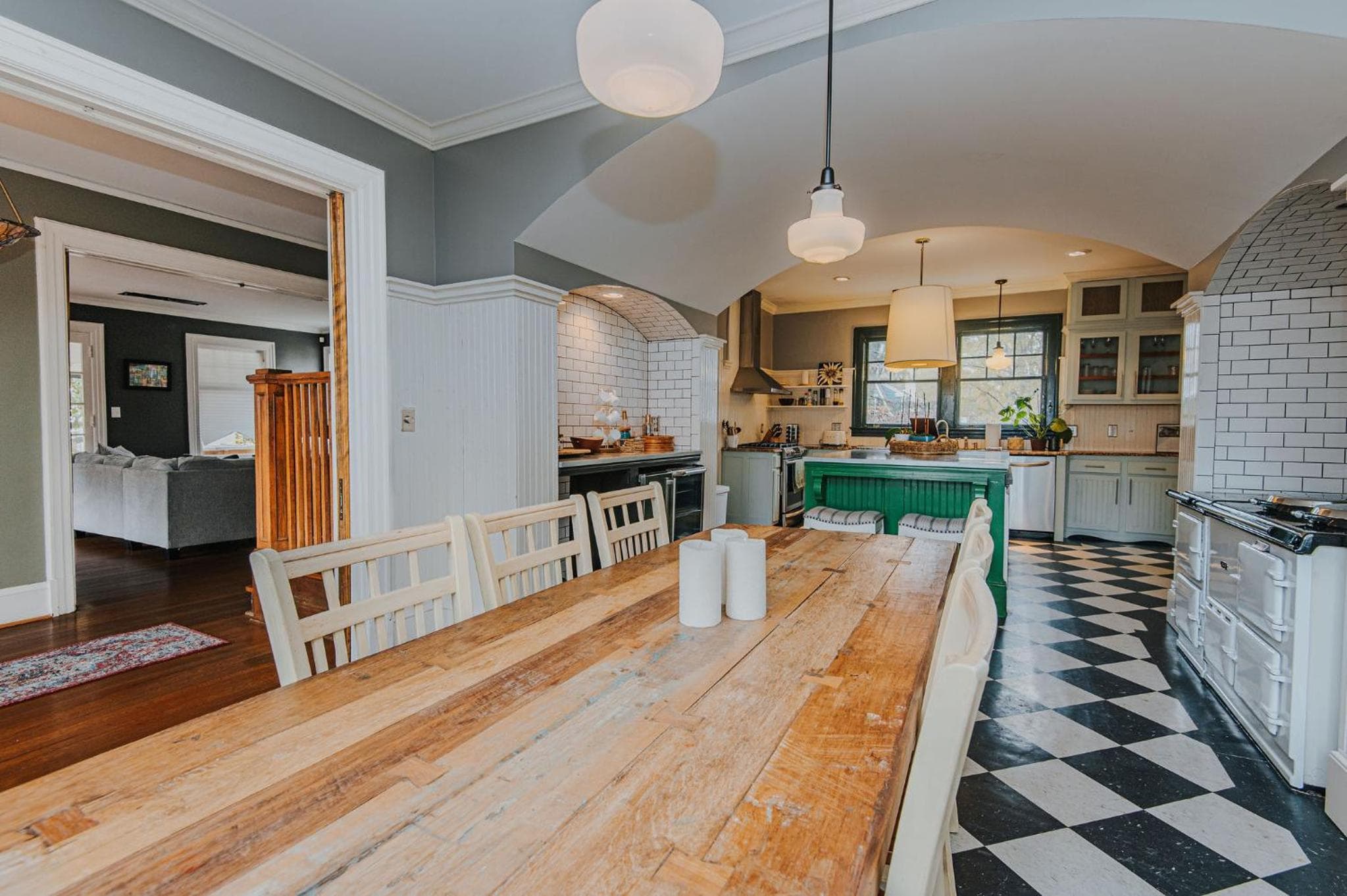 Hot Tub - Chefs Kitchen-Fenced Yard- Historic Home