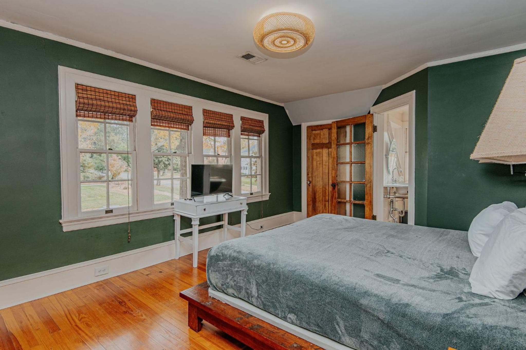 Hot Tub - Chefs Kitchen-Fenced Yard- Historic Home