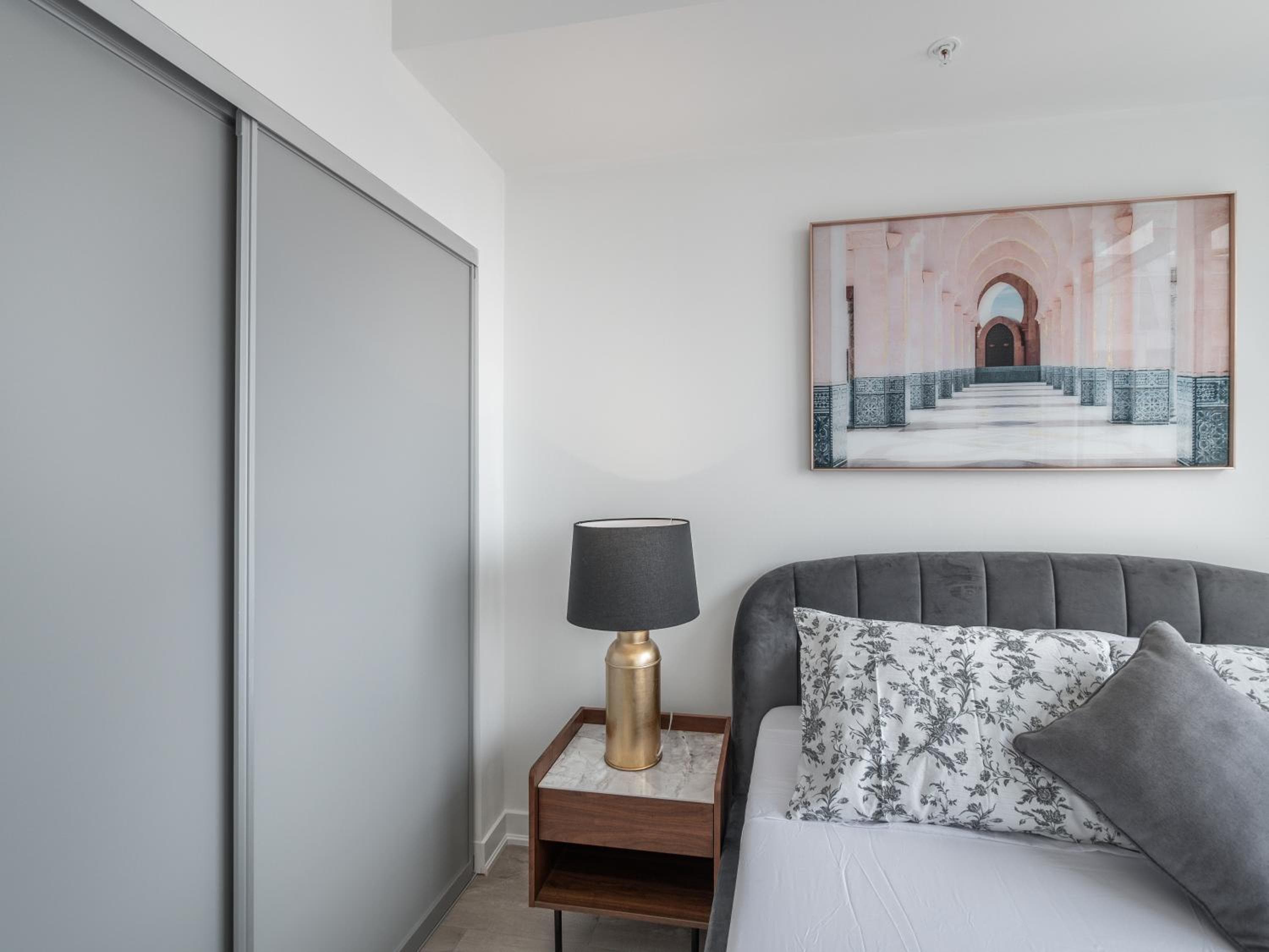 Designer One Bedroom Suite - Entertainment District Toronto