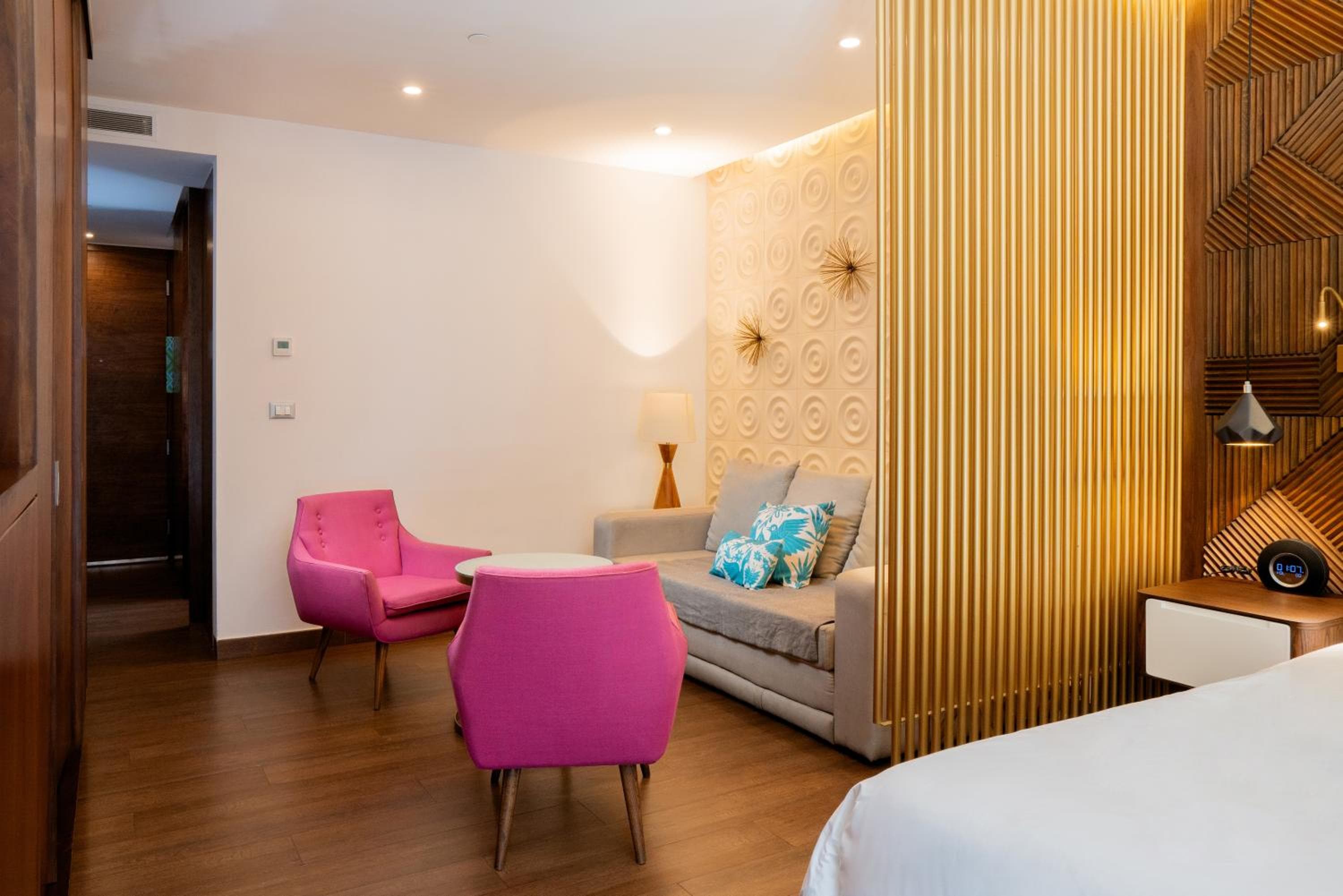 The Fives Downtown Hotel & Residences, Curio Collection by Hilton