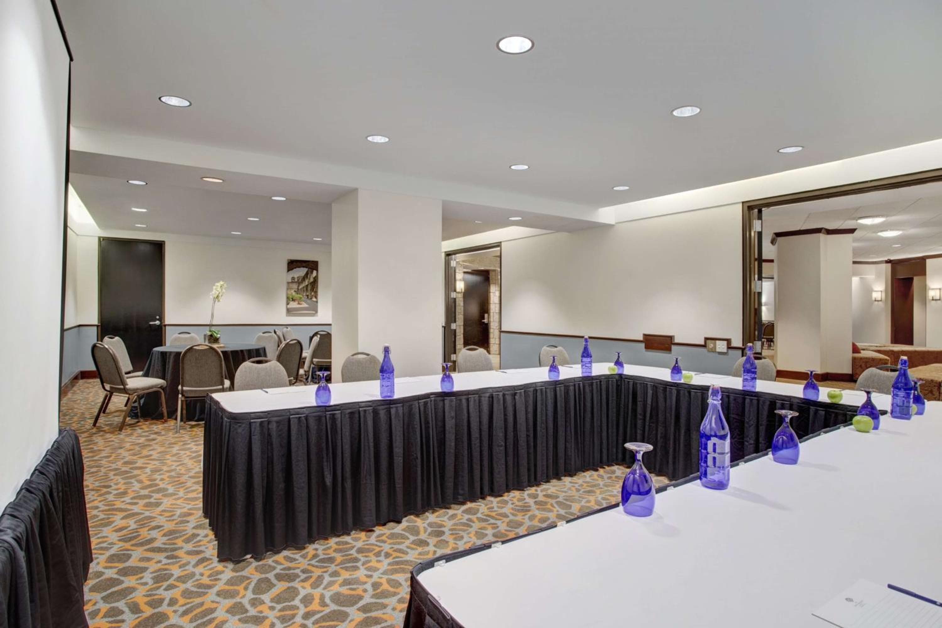 The Emily Morgan Hotel - A DoubleTree by Hilton