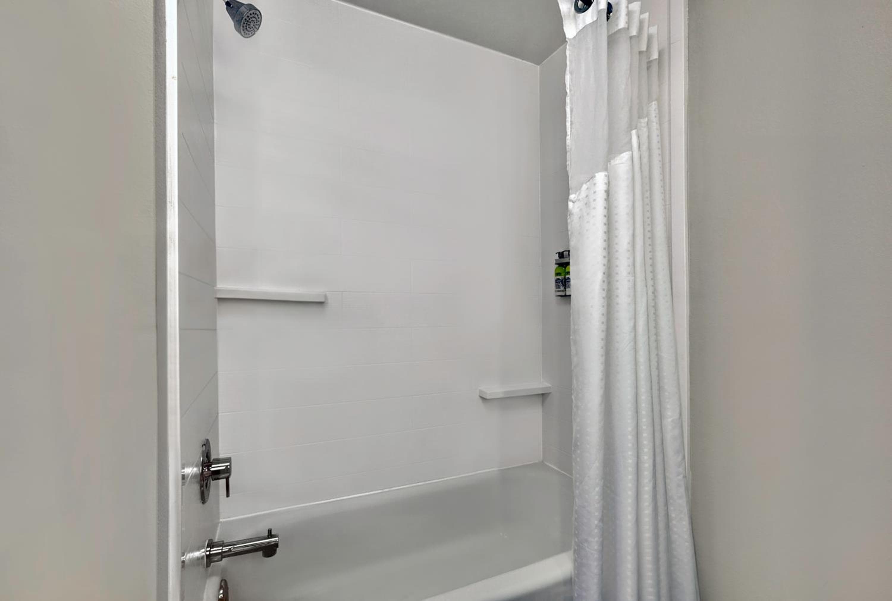 Holiday Inn Express & Suites Kansas City Airport by IHG