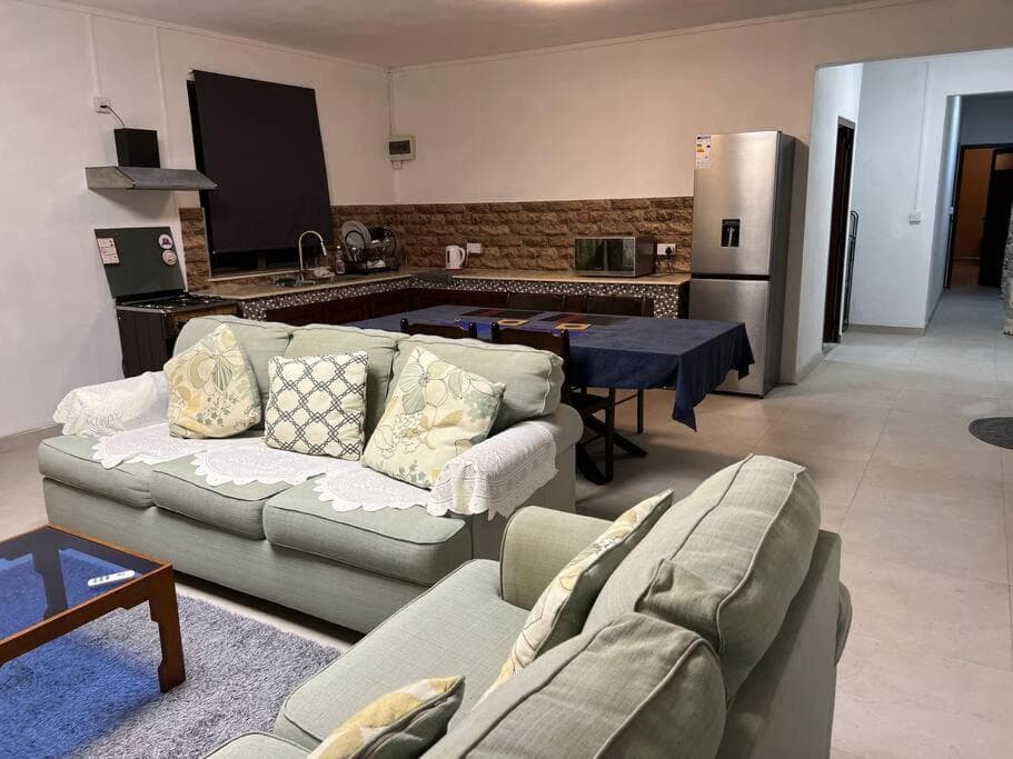 Adorable 2 Bedroom Apartment