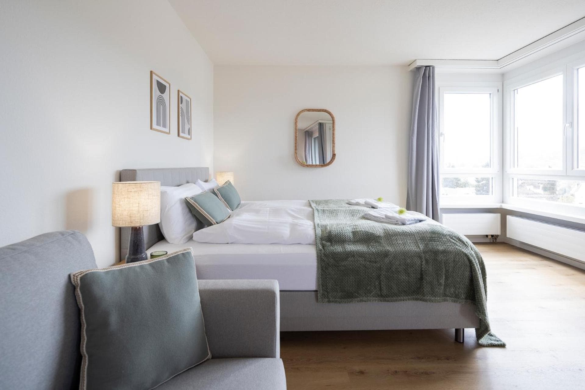 STAYY Sky Studio Premium Apartment near Limmattal Hospital - 24h Self Check-in with free Parking