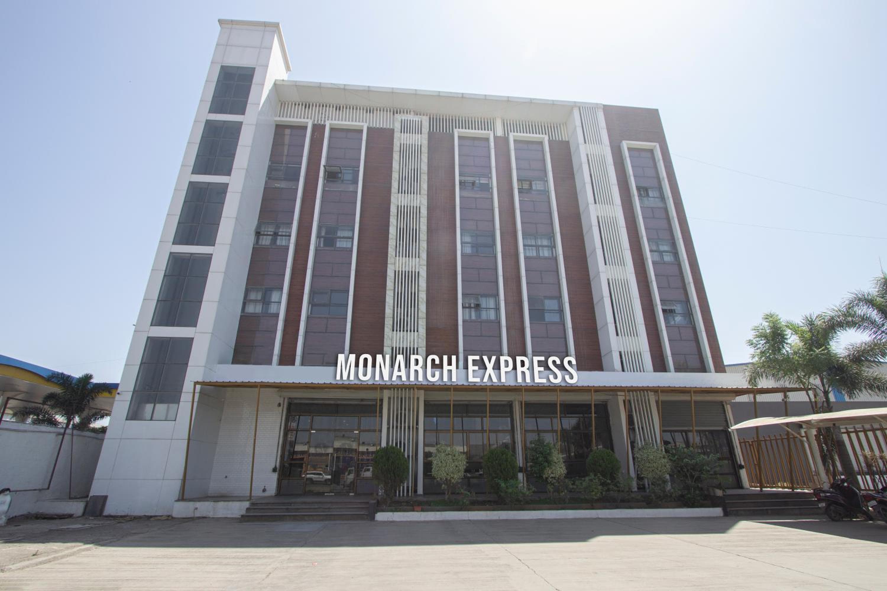Monarch Express Chakan