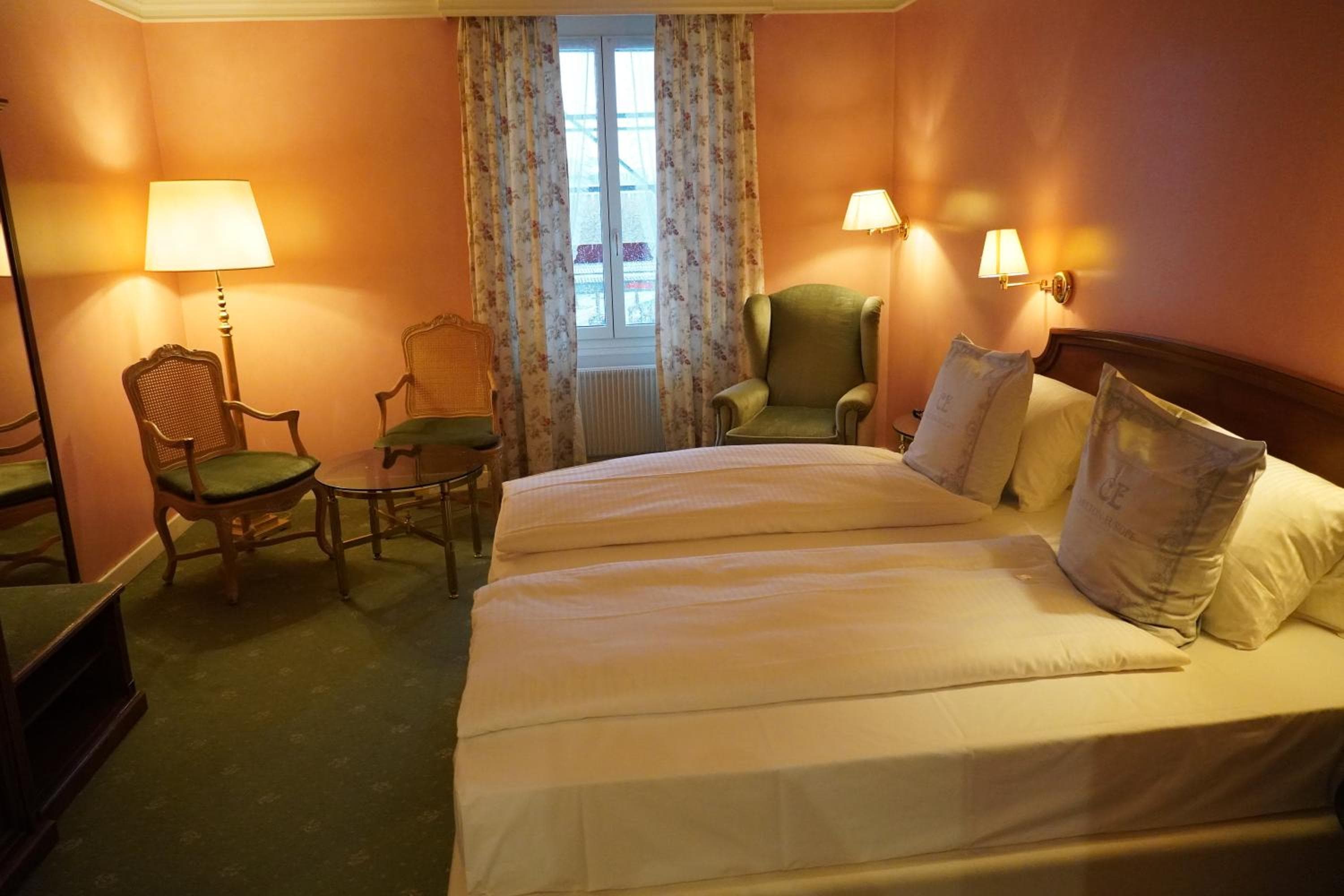 Carlton-Europe Vintage Adults Hotel