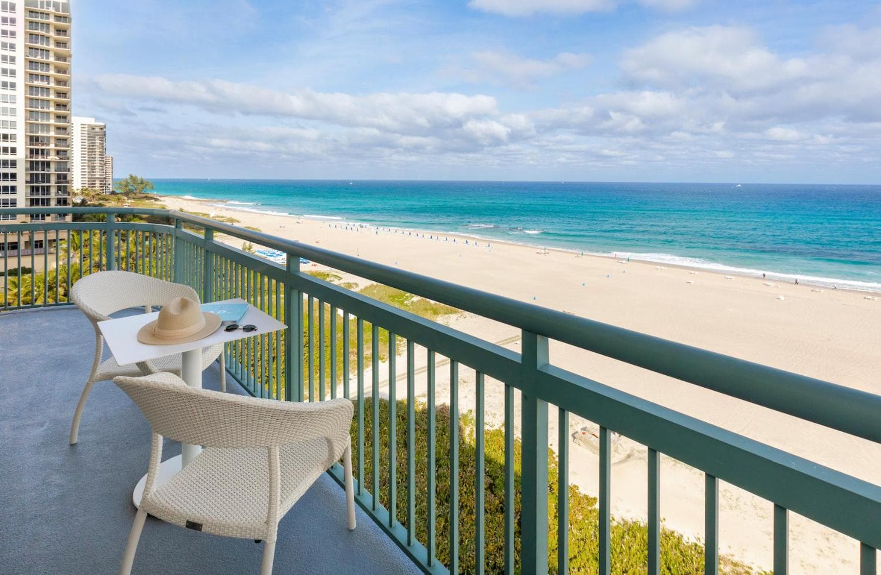 The Singer Oceanfront Resort, Curio Collection by Hilton