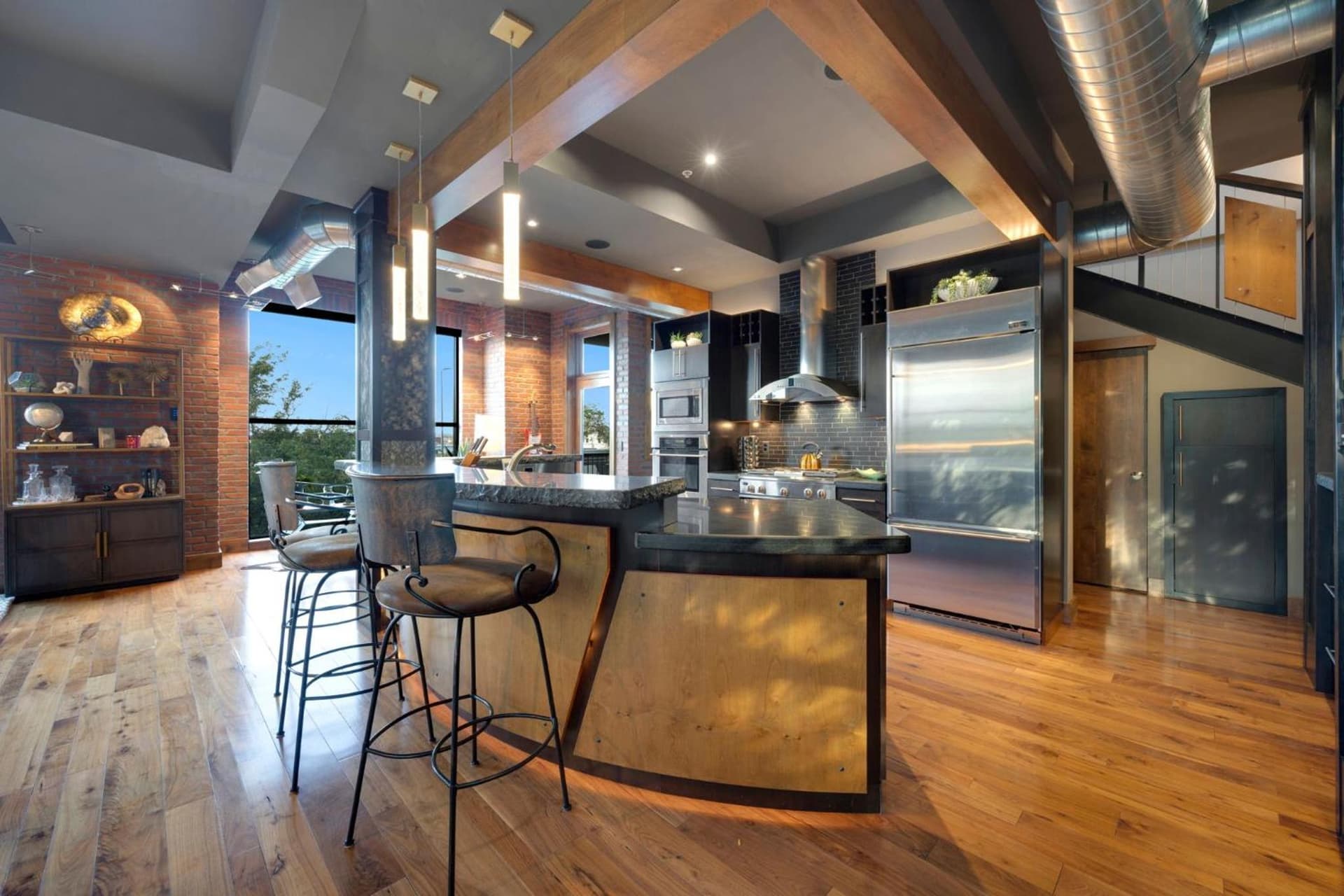 Penthouse with Mountain Views in the Heart of Old Town