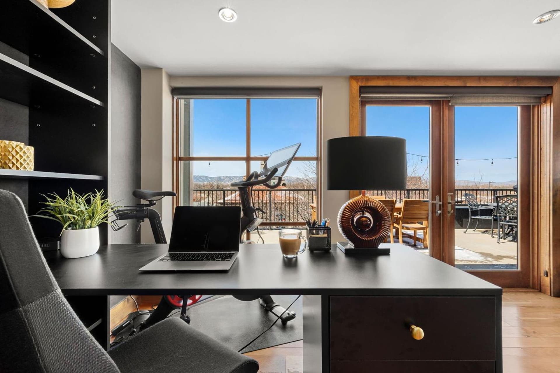 Penthouse with Mountain Views in the Heart of Old Town