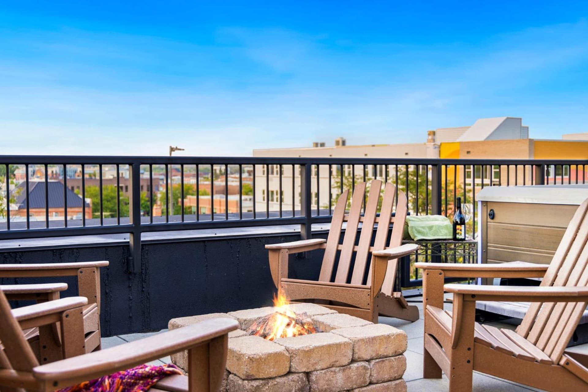 Penthouse with Mountain Views in the Heart of Old Town