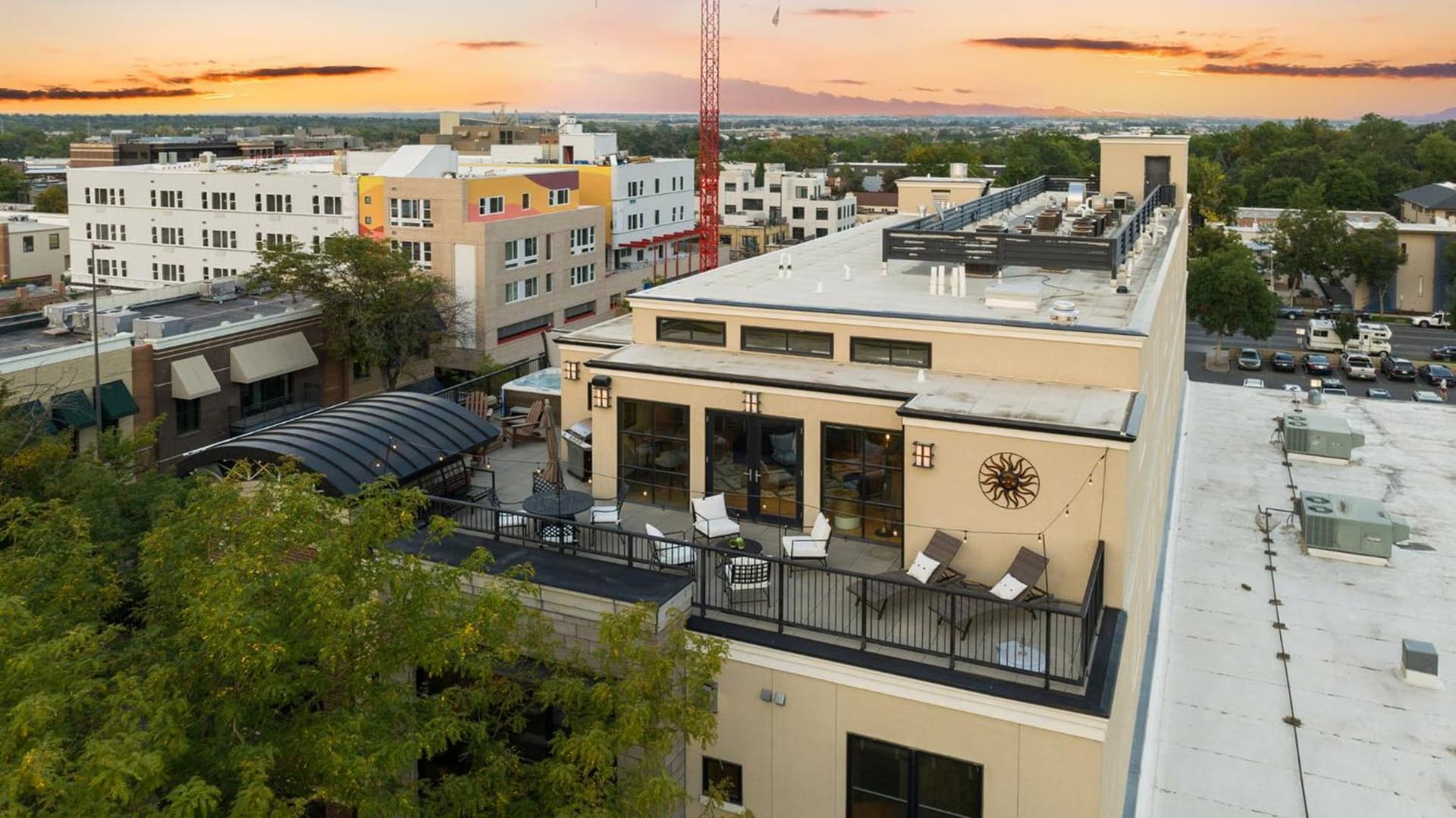Penthouse with Mountain Views in the Heart of Old Town