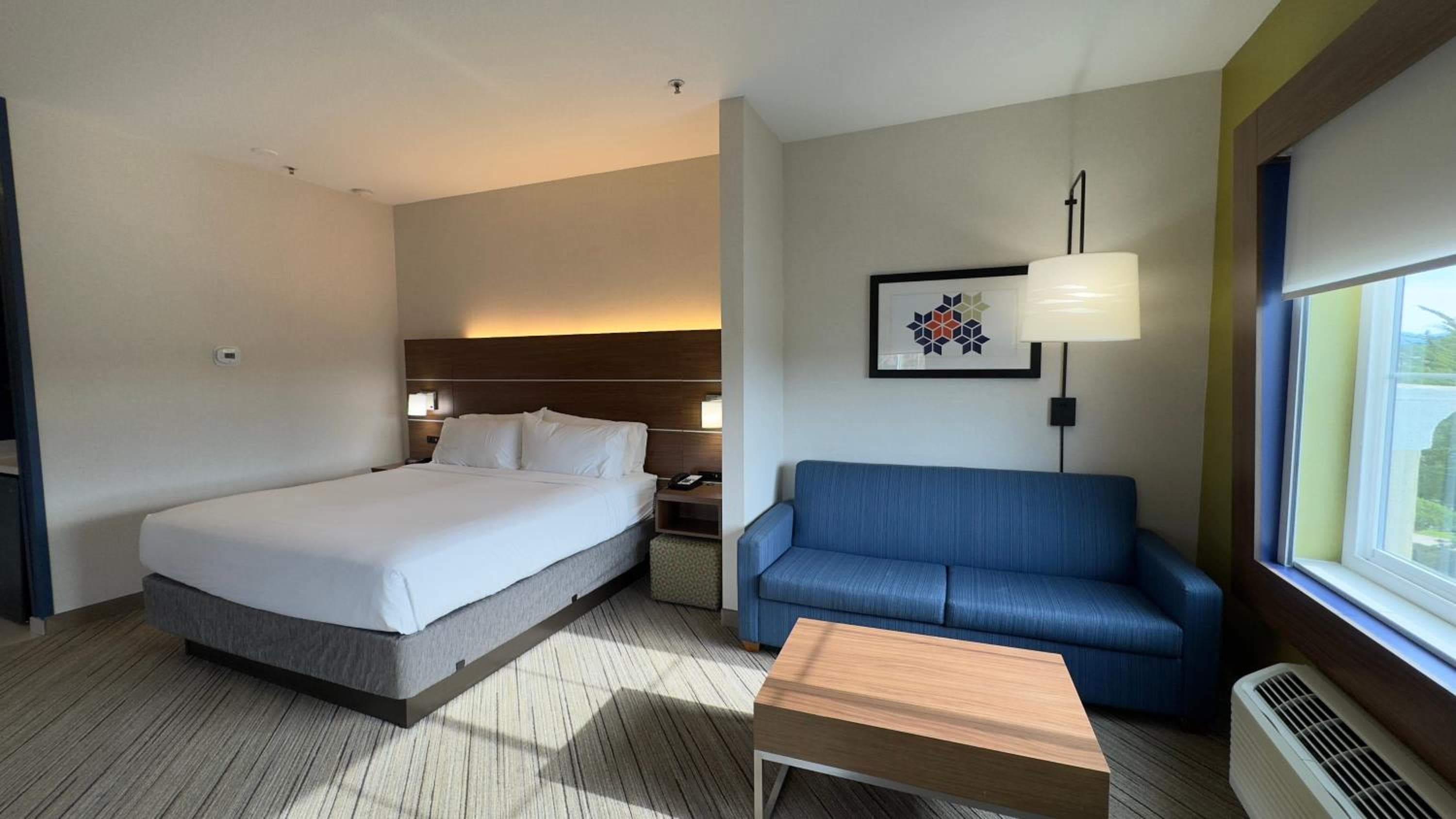 Holiday Inn Express Hotel & Suites Marina by IHG