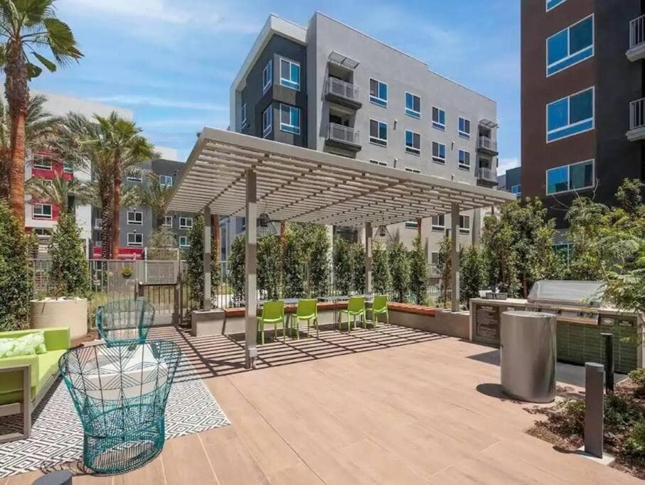 Huge 2bd Apt Near Disneyland and Anaheim Conv Center