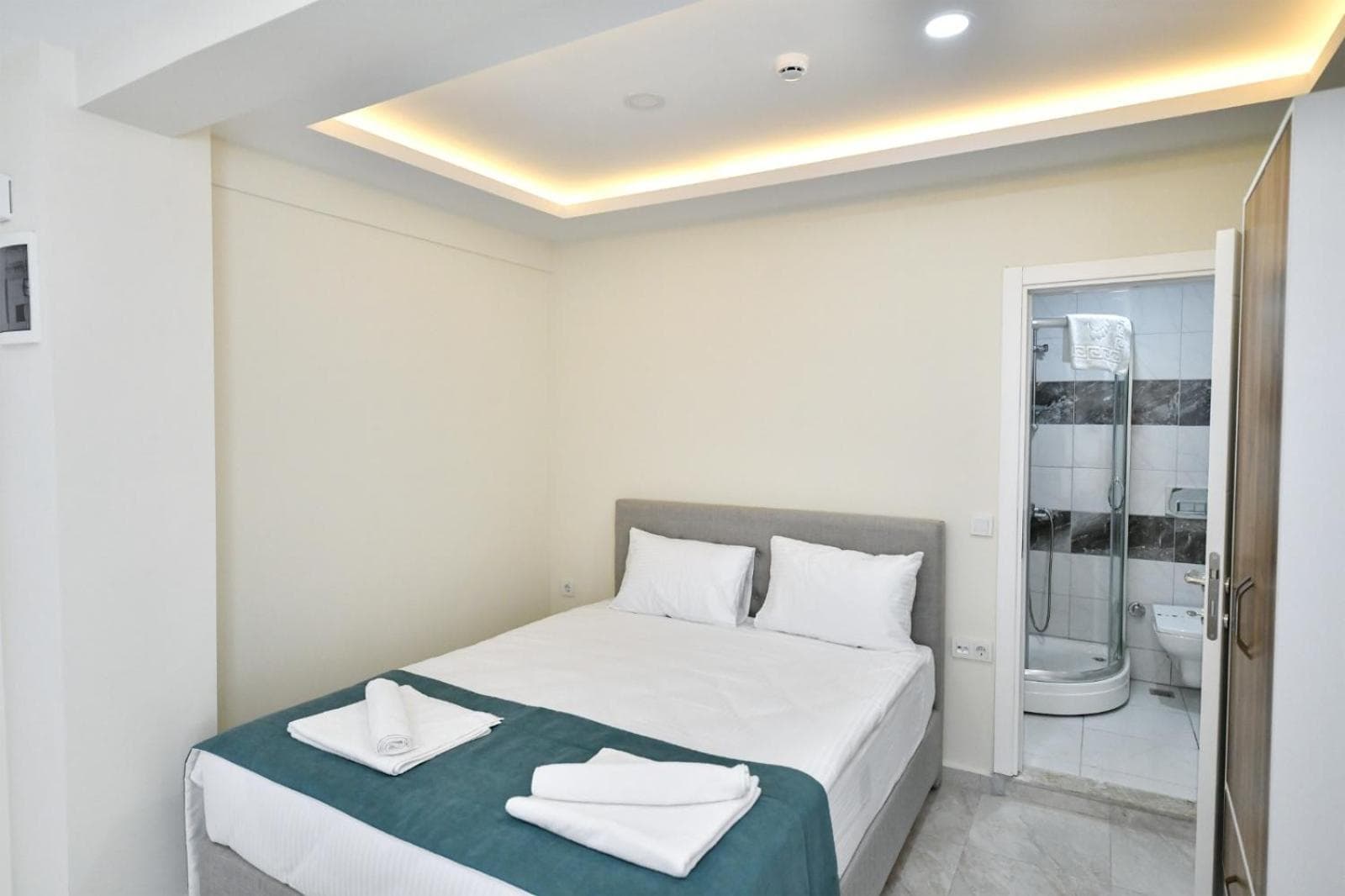 Lamira Apart Holiday&Guest House